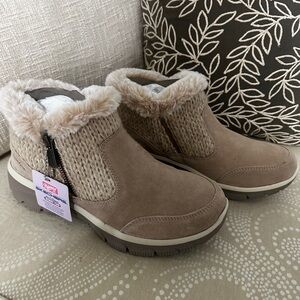 New Relaxed Fit memory foam Skechers Taupe Knit Fur-Trim Winter Boots.